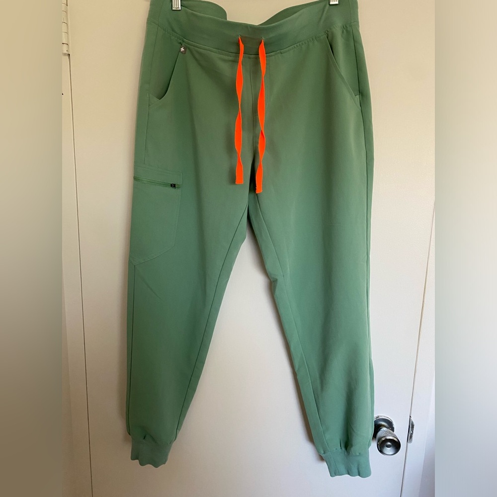 Women’s Jade Zamora Jogger Scrub Pants- L
